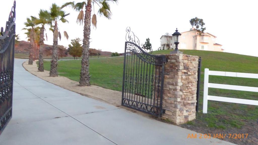 Mansion On The Hill Let 4 Rooms, 5Th Cost Extra Sage Exterior photo